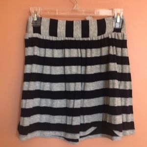Zip back Mimi Chica skirt